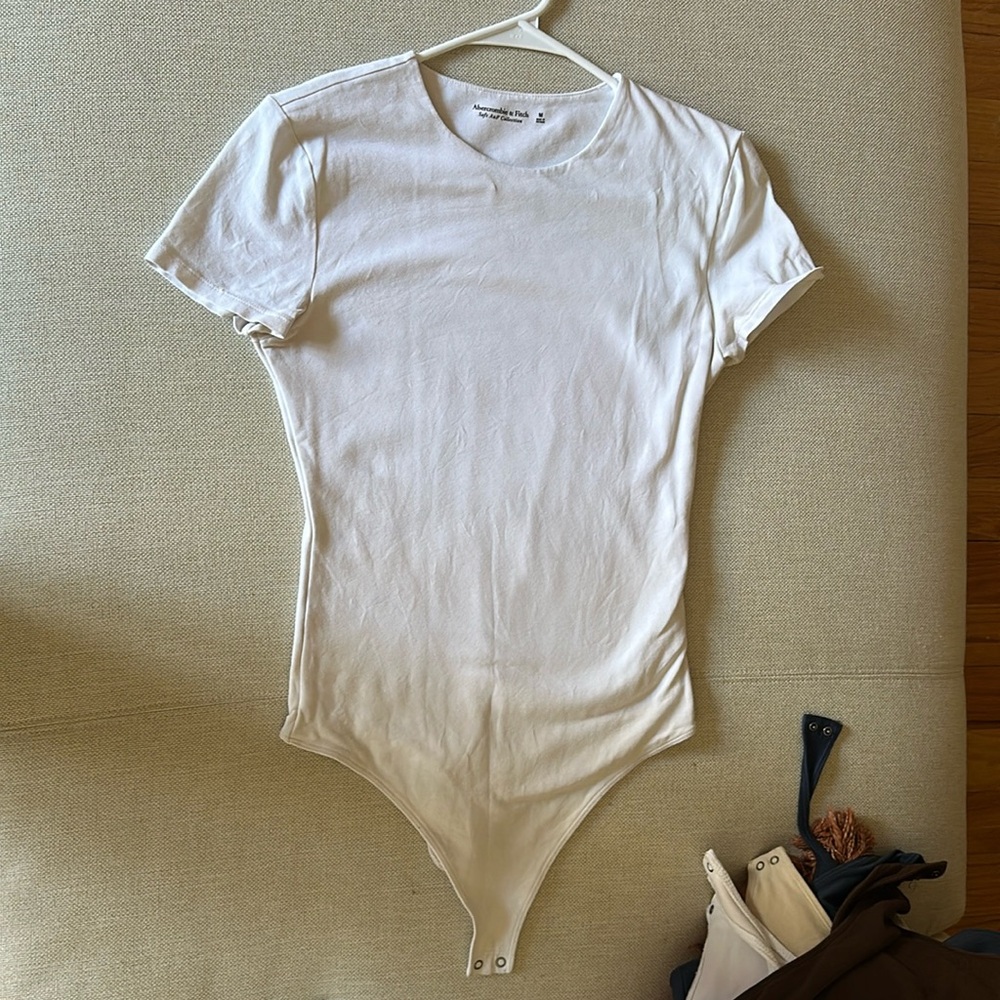 Abercrombie & Fitch White Soft AF Seamless Short Sleeve Bodysuit - M